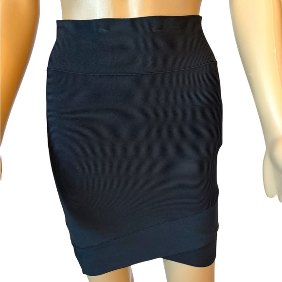 BCBGMAXAZRIA Black Bandage Skirt Size Small - Picture 1 of 4